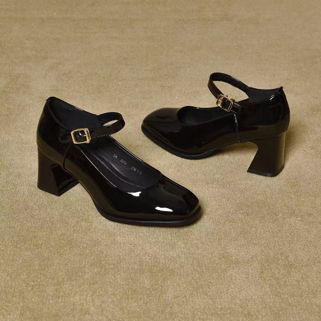 2026 verano de tacones gruesos y poco profundos cabeza cuadrada hebilla de suela suave no se cansa pie de viaje zapatos de moda de mujer de tacones altos