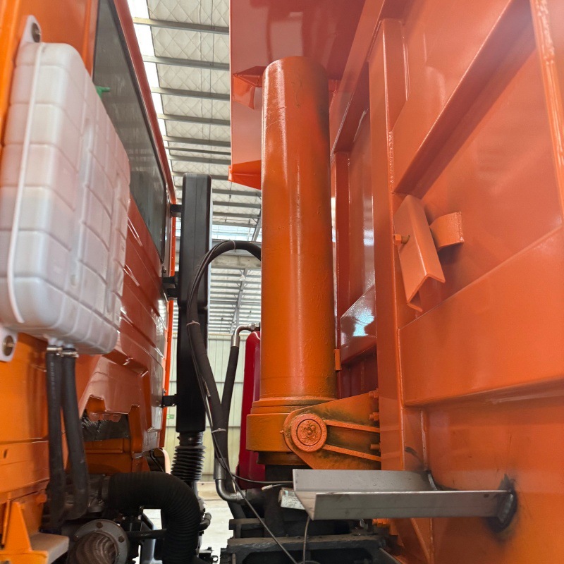 Exported to Africa HOWO NX 8x4 dump truck, 8-wheel rear-tipping soil-dump engineering dump truck
