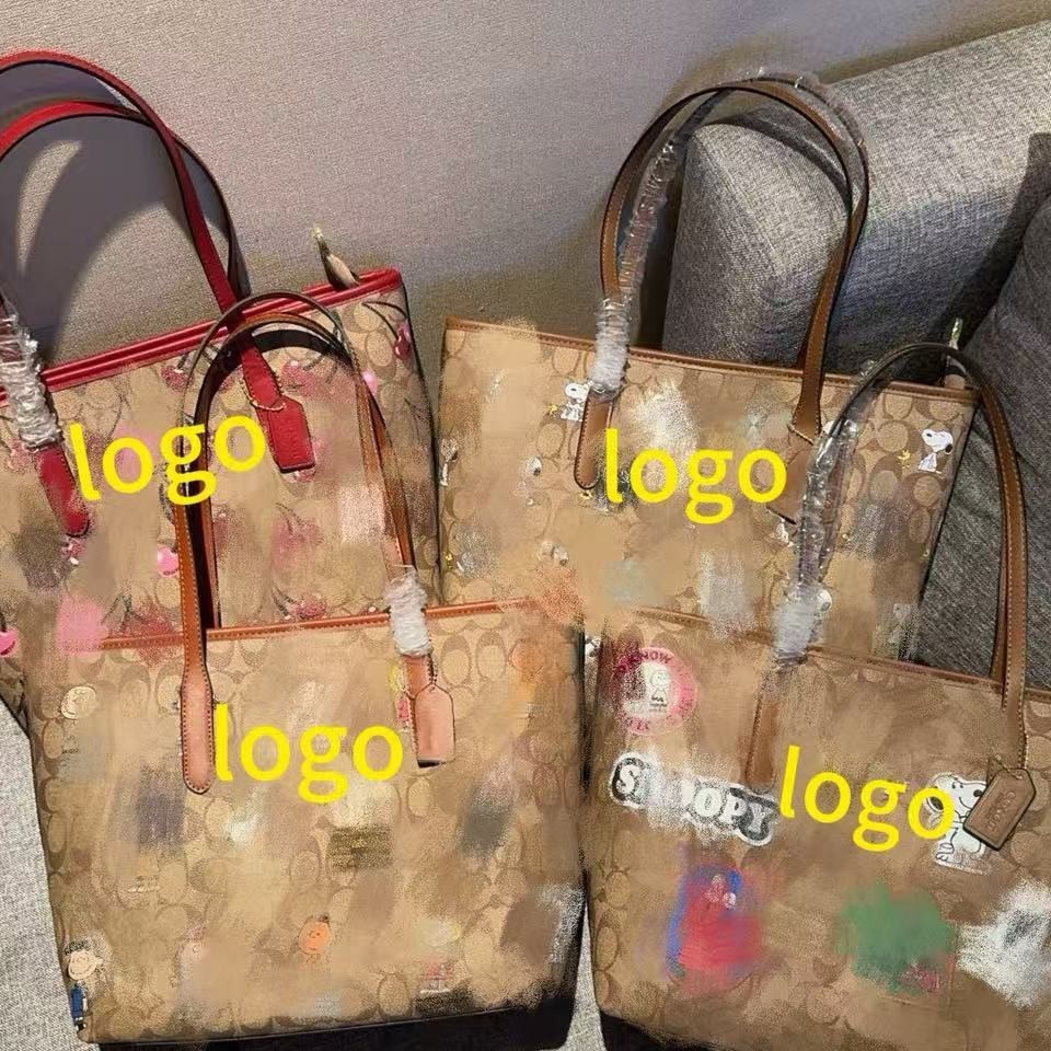 C家经典标志老花徽章贴饰手提包单肩斜挎包大容量字母托特包女