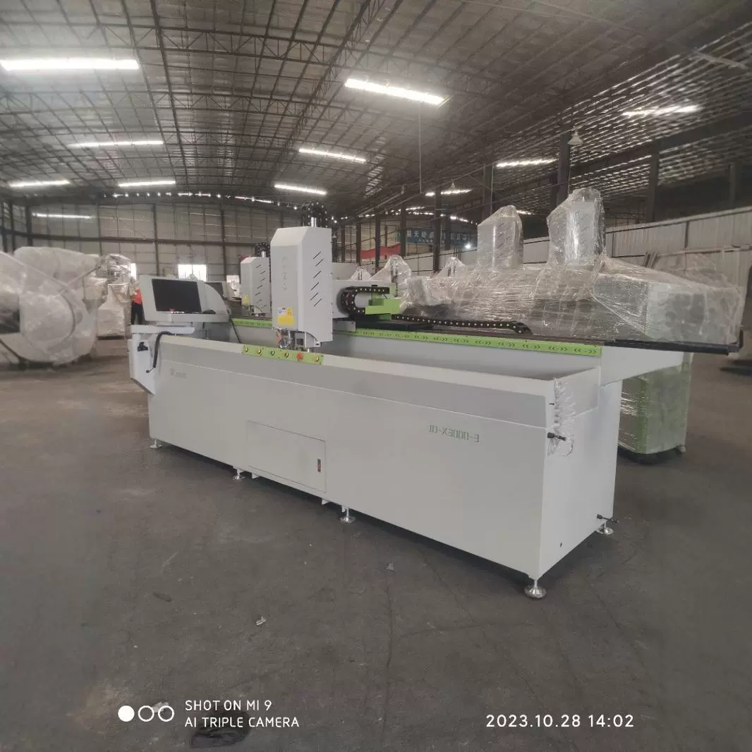 Очень узкая стеклянная дверь с ЧПУ сверлильный фрезерный станок Очень узкая подъемная дверь экологическая дверь с ЧПУ сверлильный фрезерный станок Фошань