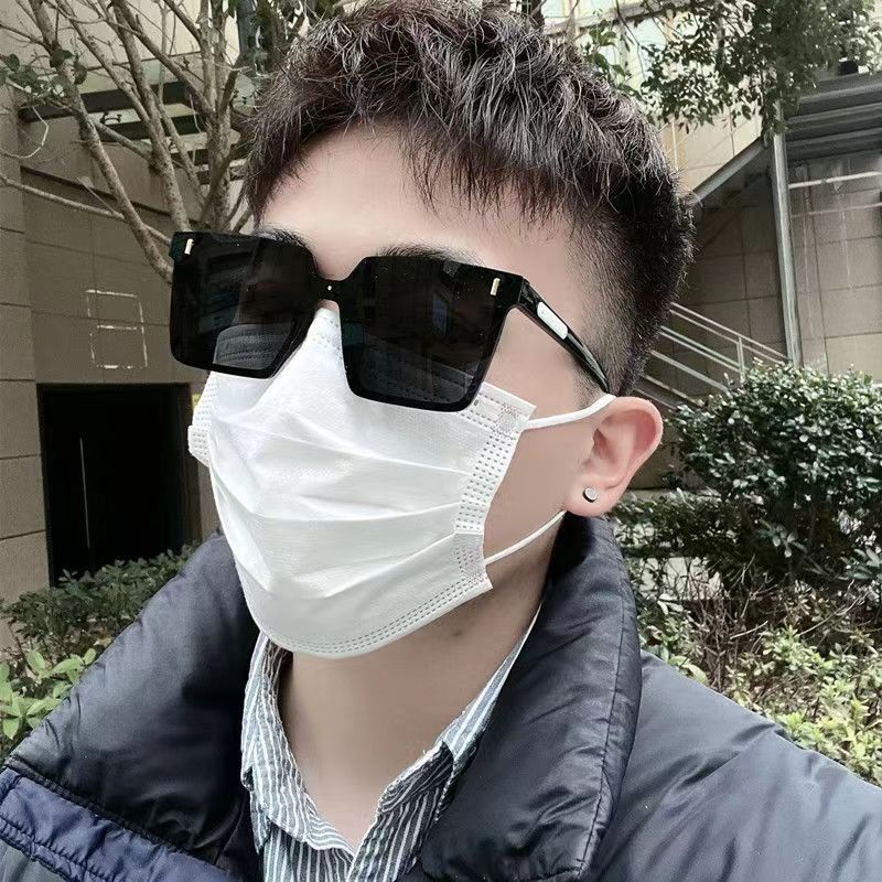 패션 트렌드 미 네일 선글라스 금속 경첩 선글라스가 결합 된 대형 프레임 스퀘어 트렌디 남성과 여성의 동일한 스타일