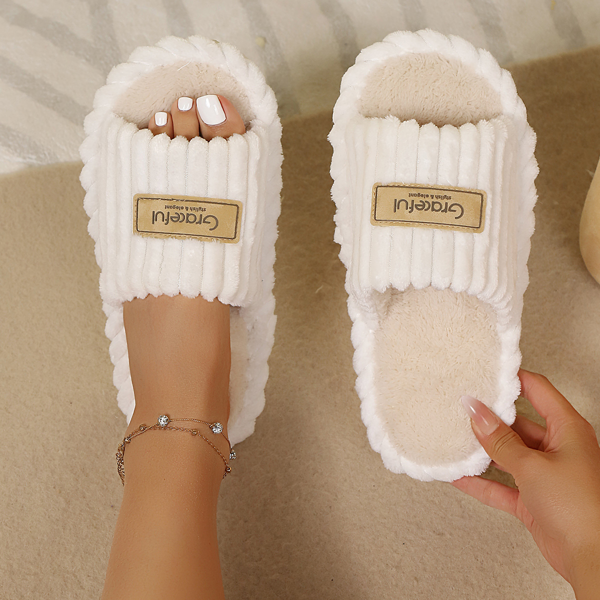 Muebles zapatos de algodón interior abierto cuatro estaciones zapatillas de lana transfronterizas TEMU antideslizante de fondo grueso para el hogar zapatillas de algodón peludo