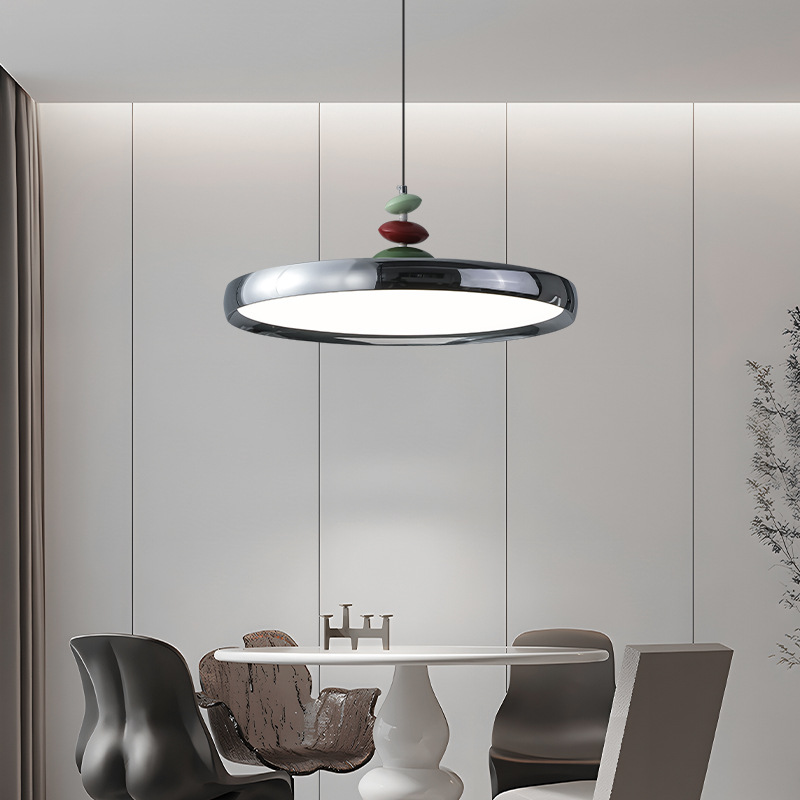 Medieval platillo volador lámpara de mesa de comedor crema simple Bauhaus espectro completo creativo de protección de los ojos comedor bar lámpara de dormitorio