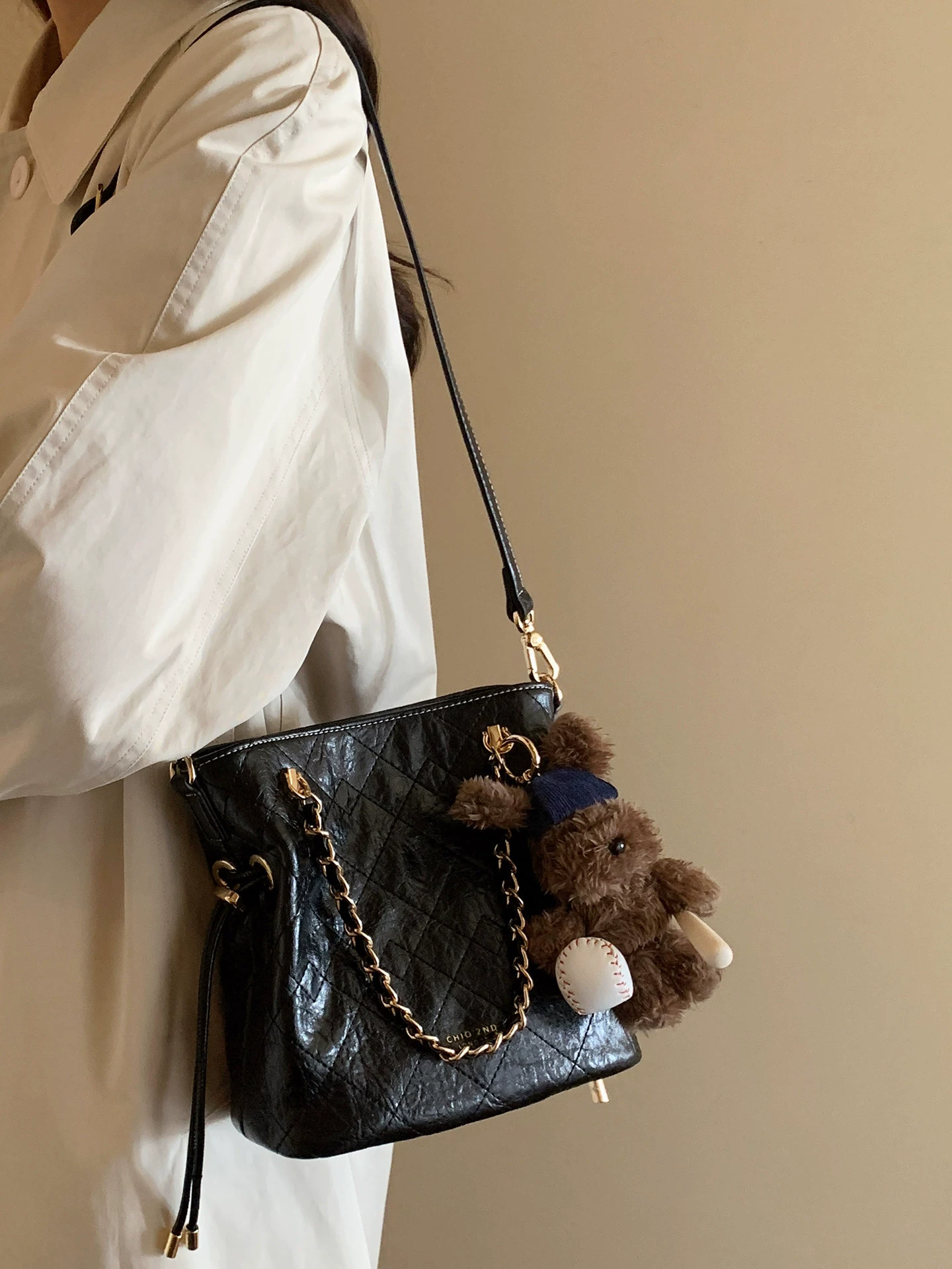 One-shoulder quilted shoulder bag, diamond pattern, chain strap, lightweight 0.3 kg
