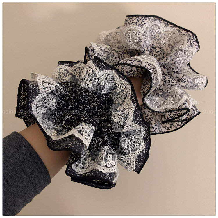 Retro atmospheric big hair rope