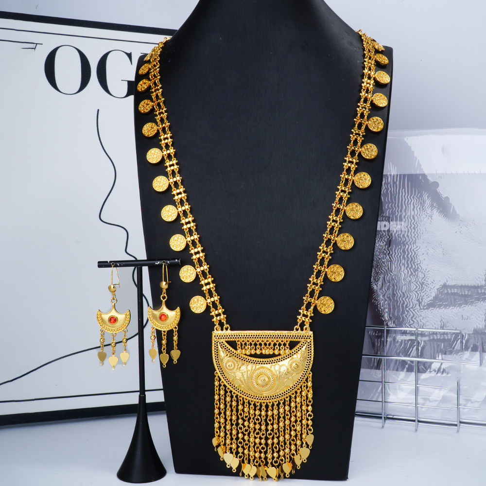 Necklace and earrings with tassels