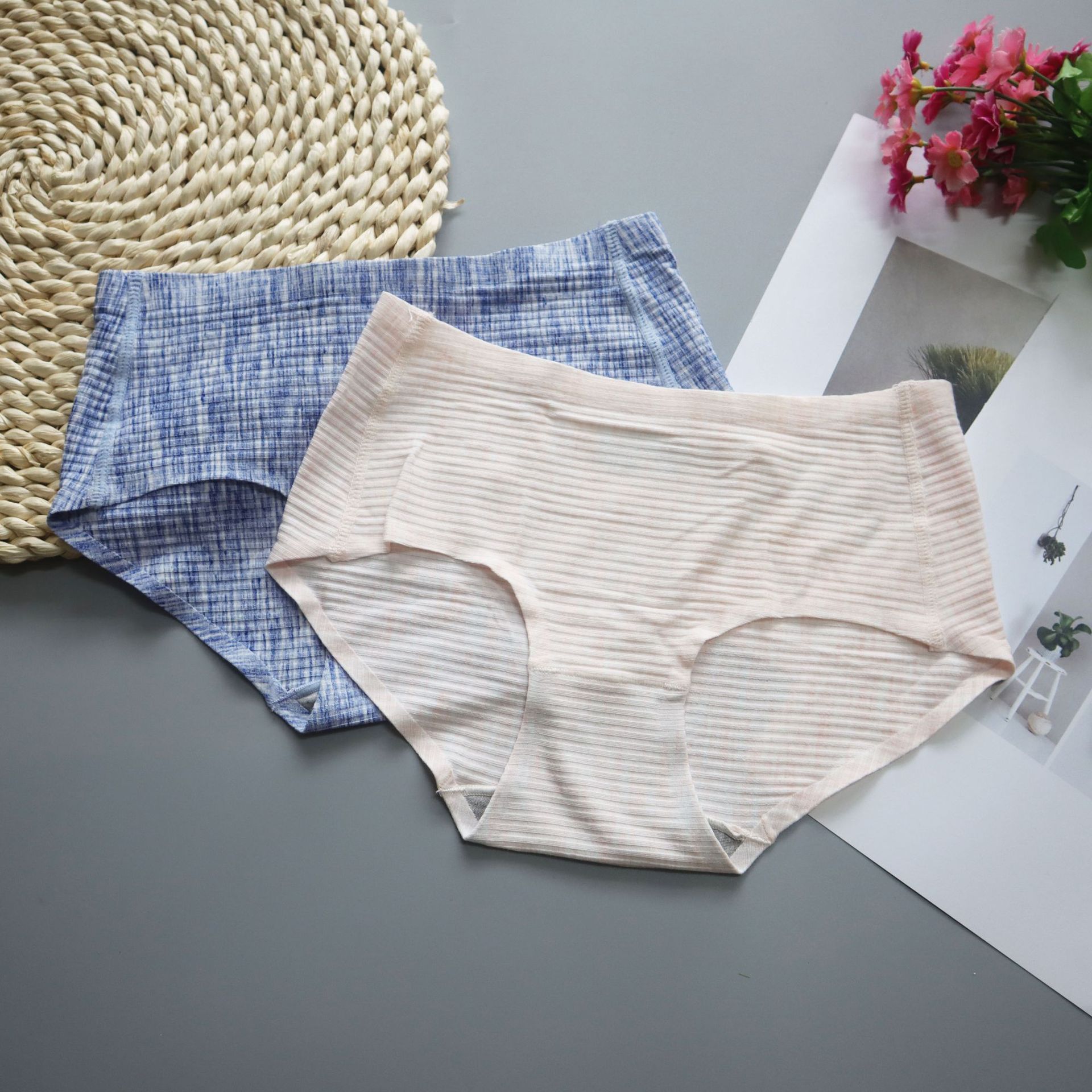 秋冬女士罗纹棉质一片式舒适透气内裤女高弹力彩棉纱