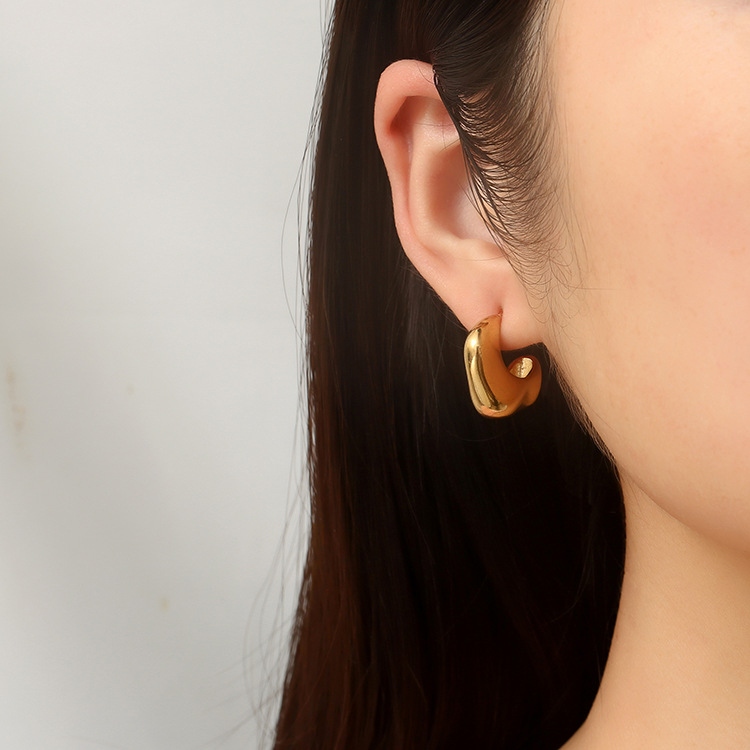 Ins Pendientes de acero inoxidable irregulares lisos transfronterizos europeos y americanos Pendientes irregulares de todo fósforo para damas de alta gama retro