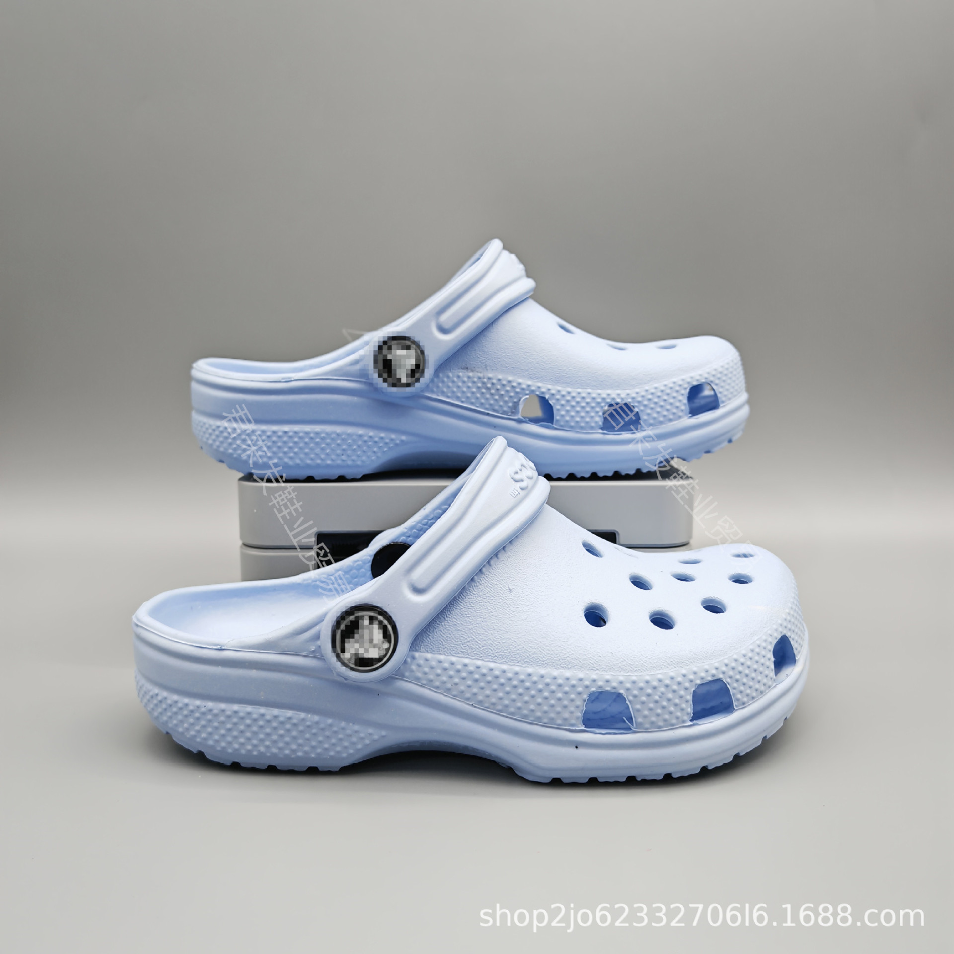 Fábrica de venta directa de zapatos de hueco de niños y niñas, zapatos de verano respirables antideslizantes zapatillas de playa ligeras al por mayor