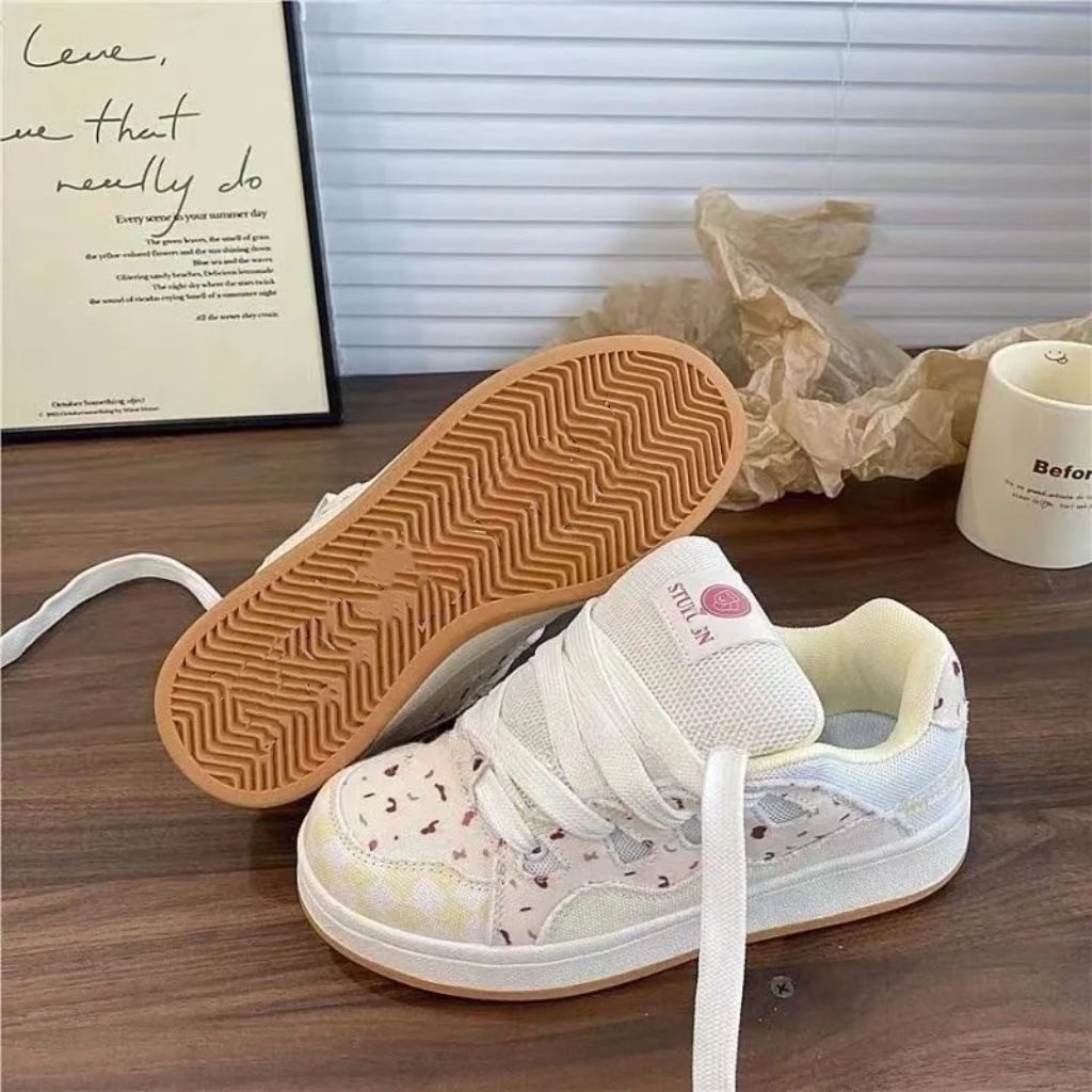 Zapatos de pan de color arándano de nicho de alto valor de cara, mujeres, tendencia de primavera de 2025 nuevos zapatos de tablero casual universal