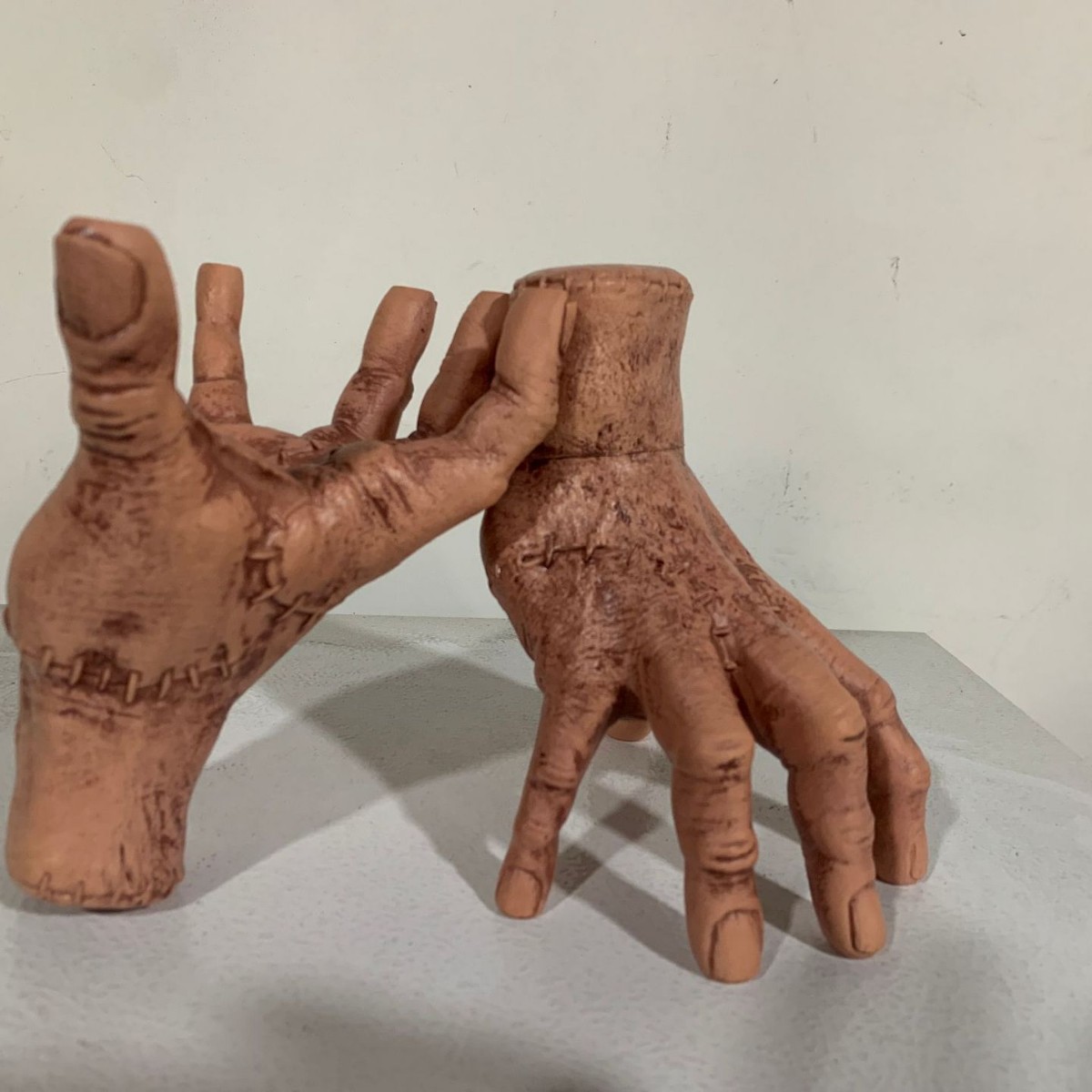 비닐 B 부러진 손