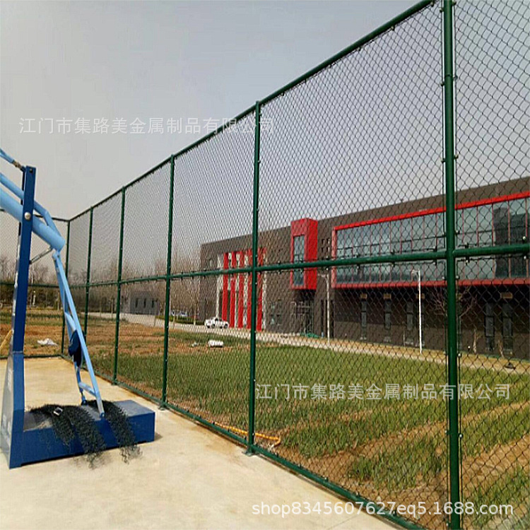 球场围网护栏浸塑铁丝勾花围栏网户外运动场隔离体育场护栏网现货