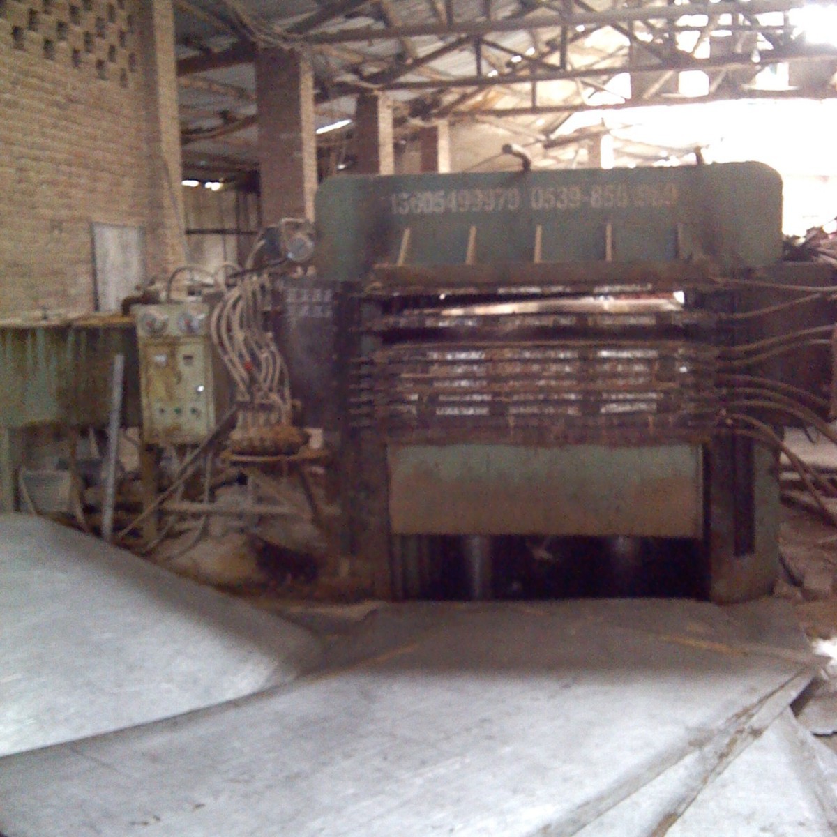 出售二手带侧压热压机  山东临沂产4*8尺八层带侧压热压机