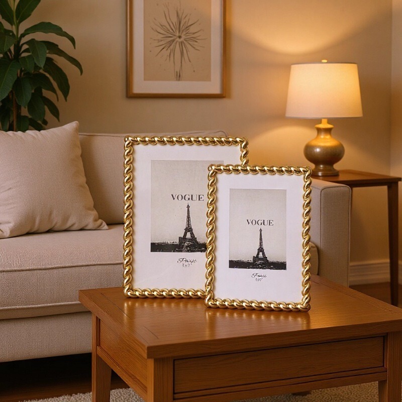 New fashion golden thread metal modern minimalist photo frame decoration, gift photo frame. Graduation photo frame New fashion golden thread metal modern minimalist photo frame decoration, gift photo frame. Graduation photo frame