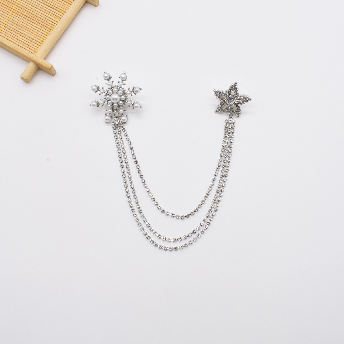Korea Fashion Diamond Flower Star Brooch display picture 3