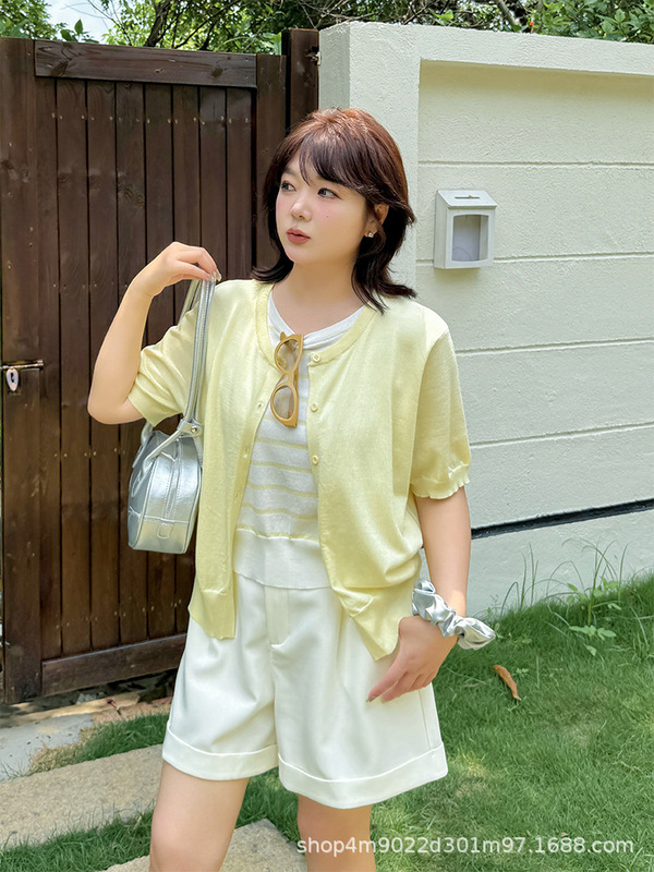 プラスサイズの女性の偽ツーピースニットトップ女性の夏の新しいスタイル 2025 ファット mm 妹ルーズで多用途な痩身 T シャツ|undefined