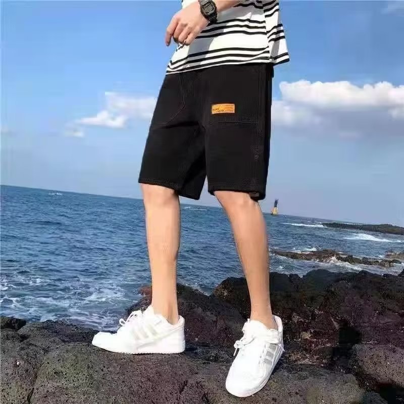 Pantalones cortos de mezclilla de comercio exterior para hombre, novedad de verano, estilo coreano, marca de moda, cintura semielástica, pantalones de cinco cuartos rizados con botones sueltos de talla grande