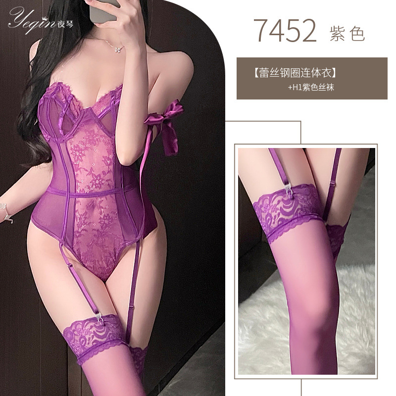 보라색 점프수트 + 양말