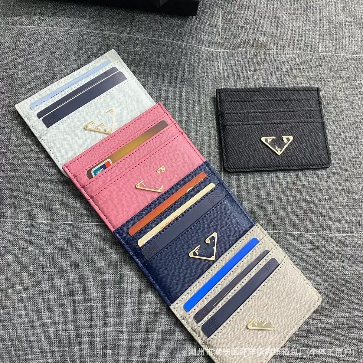 Paquete de tarjetas Juego de tarjetas 7 modelos de tarjeta P fabricante spot al por mayor marca de moda patrón de cruz estándar triangular gran marca cuero suave alto
