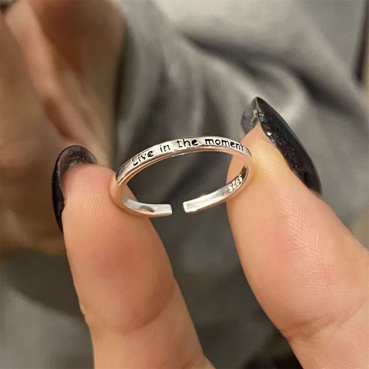 M1643 [live in the moment ring]