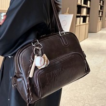 百搭学院风腋下包女2025新款冬季时尚复古美拉德大容量单肩通勤包