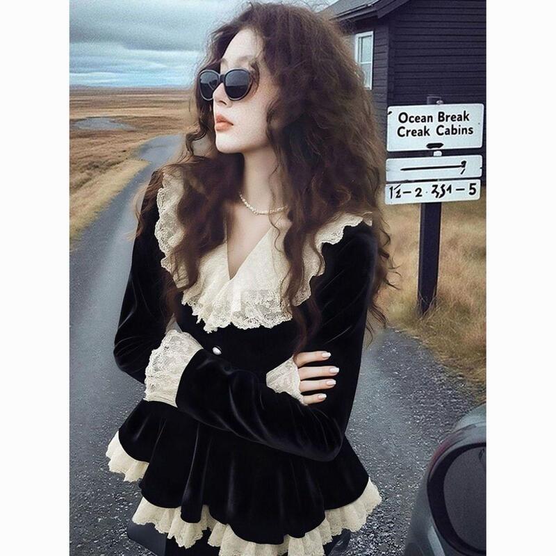 2025 Winter New Trendy French-Style Lace Trim Black Velvet Top with Ruffles, Versatile