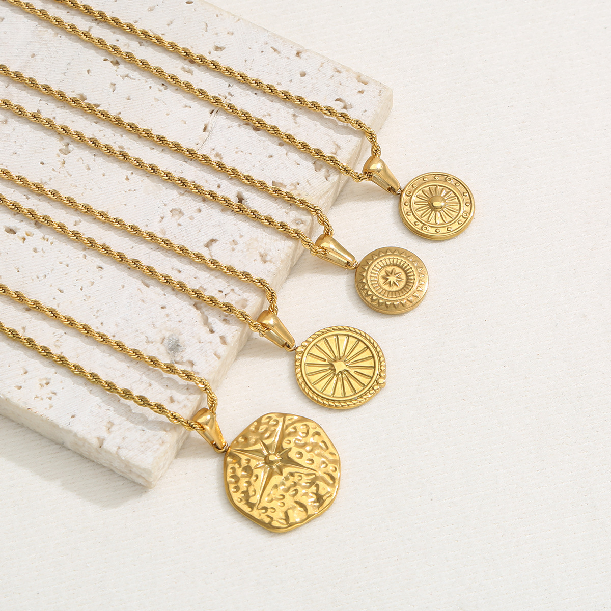 2025 Sunflower Pendant Necklace Accessories Light Luxury High-End Feel For Women And Men Summer Sweet Cool Hot Girl_voghion.com