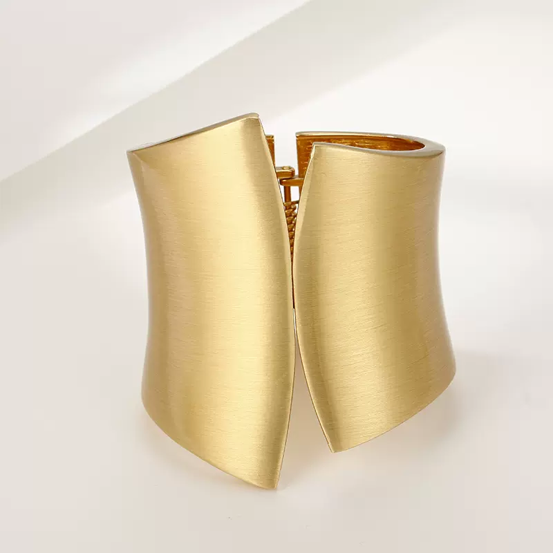 欧美宽手镯批发个性首饰夸张高级感不掉色开口合金跨境电镀女手镯