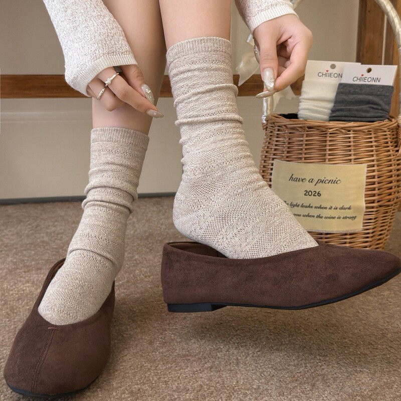 The cheese oatmeal color is so beautiful! Early autumn retro hollow-out stacked socks, solid color, simple and versatile women's socks The cheese oatmeal color is so beautiful! Early autumn retro hollow-out stacked socks, solid color, simple and versatile women's socks