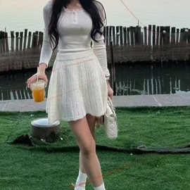 法式镂空肌理感针织半身裙女气质百搭甜辣风秋季新款高腰字短裙款