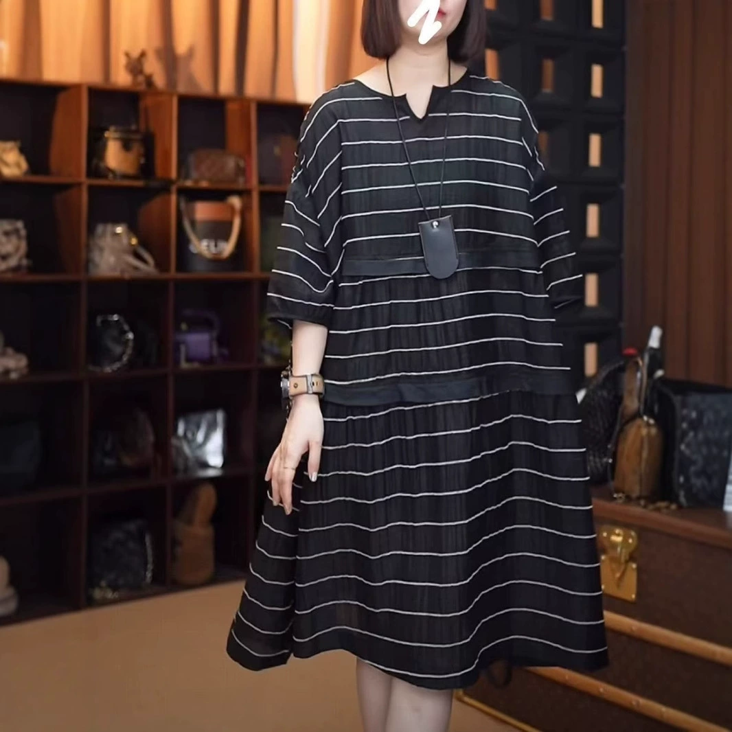 Летнее платье 2025 года, европейский стиль, простой дизайн, большой размер, стильное, новое, больших размеров, стройнящее, элегантное женское платье.