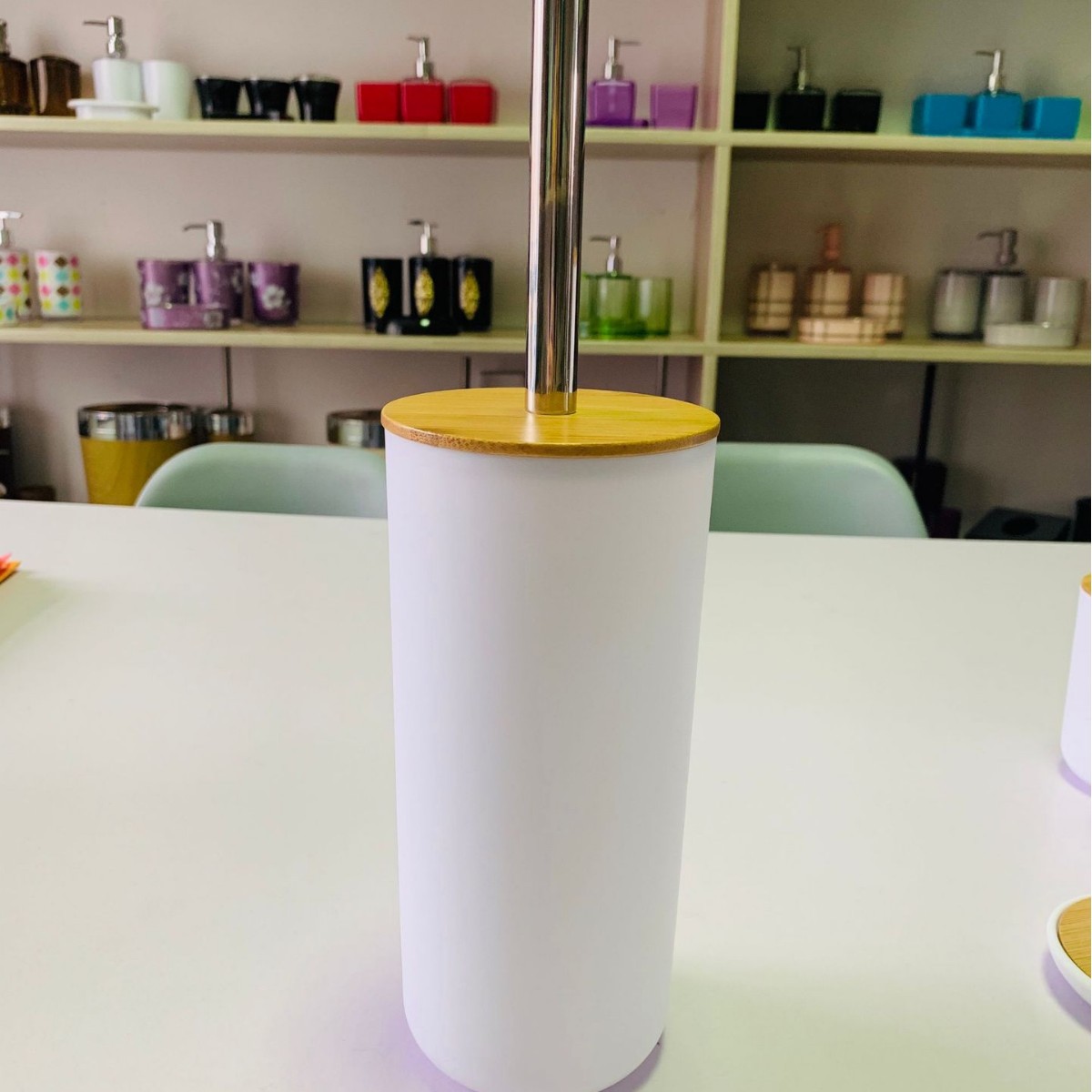 Venta al por mayor cepillo de inodoro sin ángulo muerto cepillo de inodoro doméstico montado en la pared de silicona cepillo de inodoro suministros de limpieza sanitaria