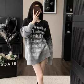 字母渐变水貂绒针织毛衣女秋冬2025加厚保暖宽松慵懒百搭洋气卫衣