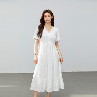 [Art Silhouette] Lazy Style V Neck Cut Out Embroidered Dress, Slim and Showy Plus Size Women's Clothing for Fat mm Summer New Style