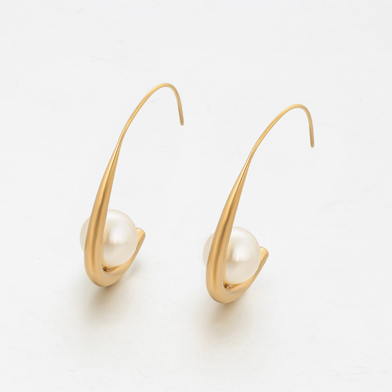 Xuping personalidad simple aretes de perlas de acero inoxidable 14k nuevo temperamento frío aretes al por mayor