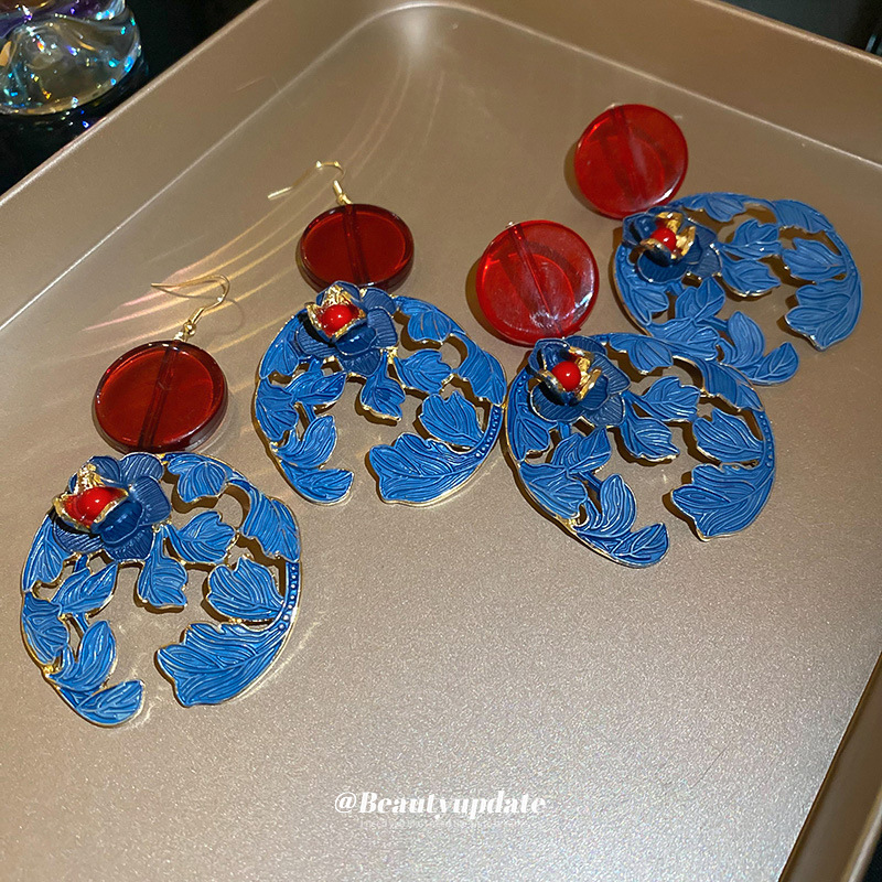 Pendientes de flores pintadas en aerosol rojo y azul con aguja de plata Pendientes de temperamento de nicho estilo de Hong Kong Pendientes retro elegantes de alta gama mujeres