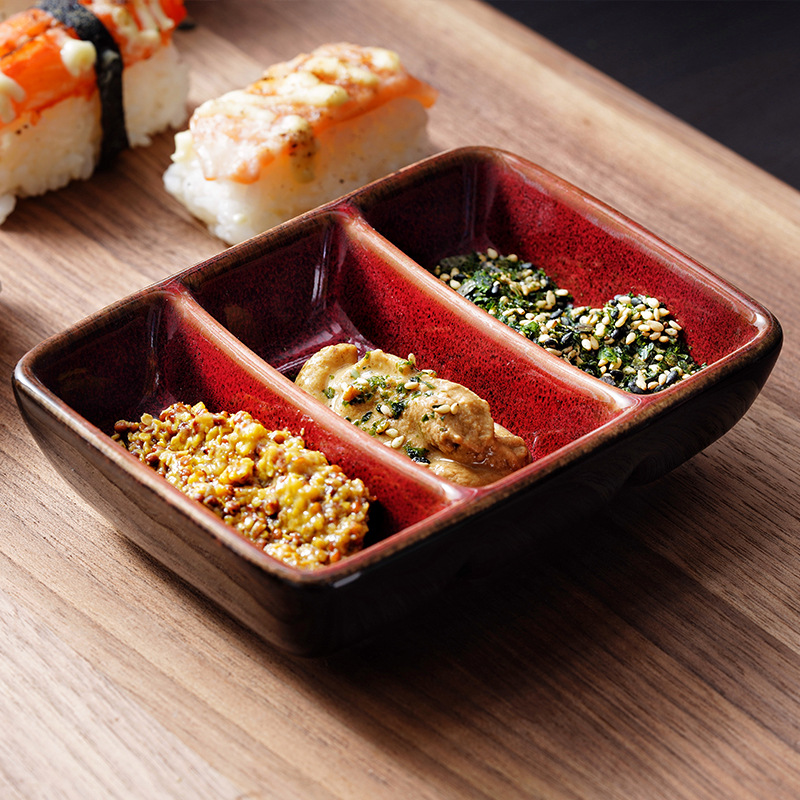 El horno se convierte en un plato de bocadillos creativo de tres comparticiones retro, plato de salsa, plato de cocina japonesa, plato de salsa de cerámica, plato de sushi