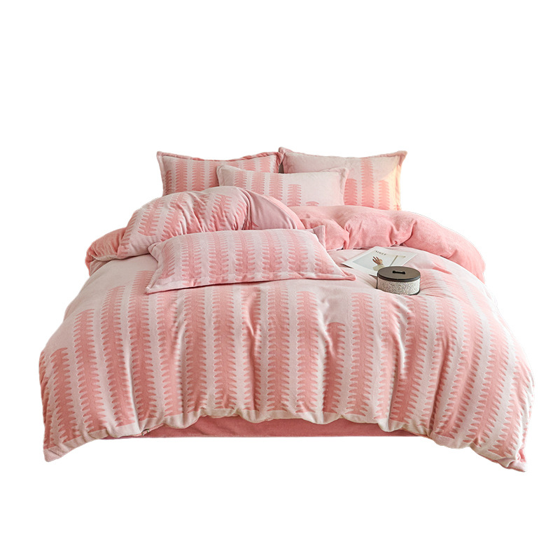 Dormitorio de lujo ligero tallado cama de terciopelo de leche de cuatro piezas de otoño y invierno cálido doble edredón de coral cubierta de sábanas gruesas