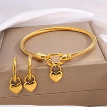 钛钢手镯 马蹄爱心锁耳环手镯女生高级感套装18k真金电镀开口手镯
