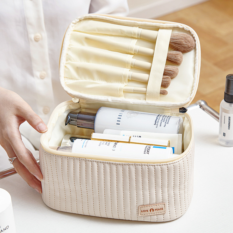 Polyurethane cosmetic bag for traveling