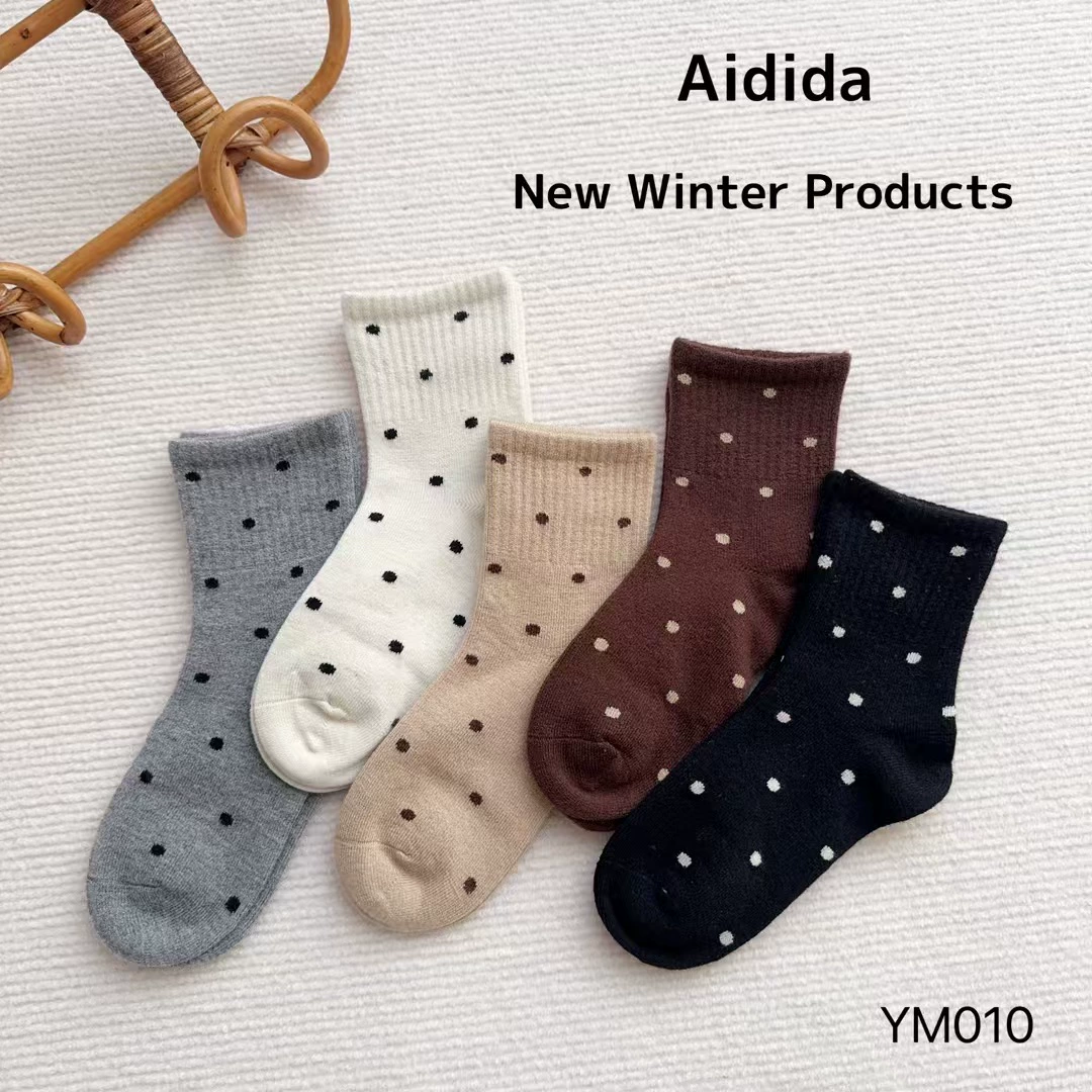 Новая осенняя и зимняя новая шерстяная носки Aidida