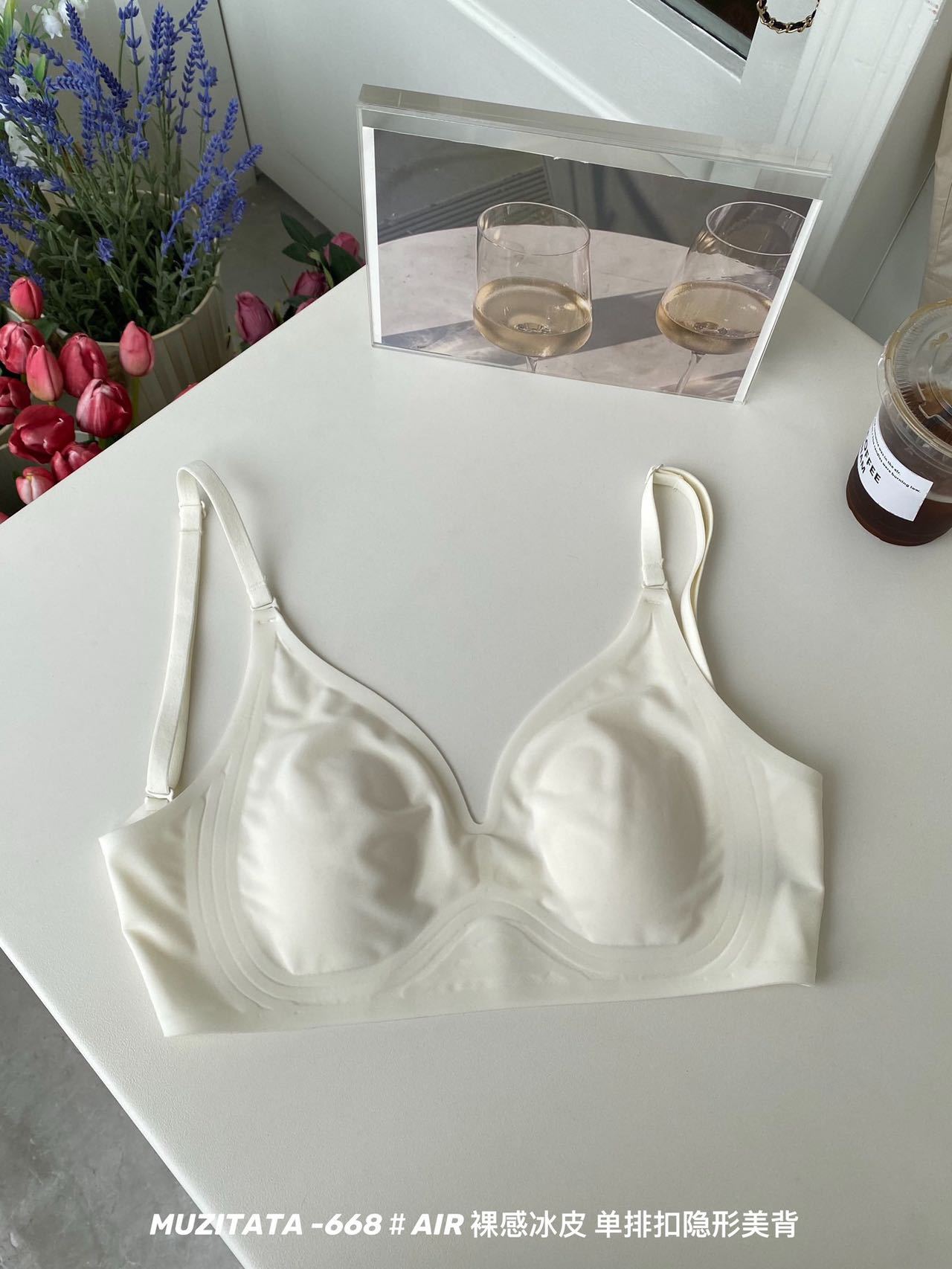 Ropa interior ultrafina de verano para mujer Piel de hielo Orejas de conejo pecho grande pequeña tira de jalea soporte suave sujetador transpirable desnudo sin costuras