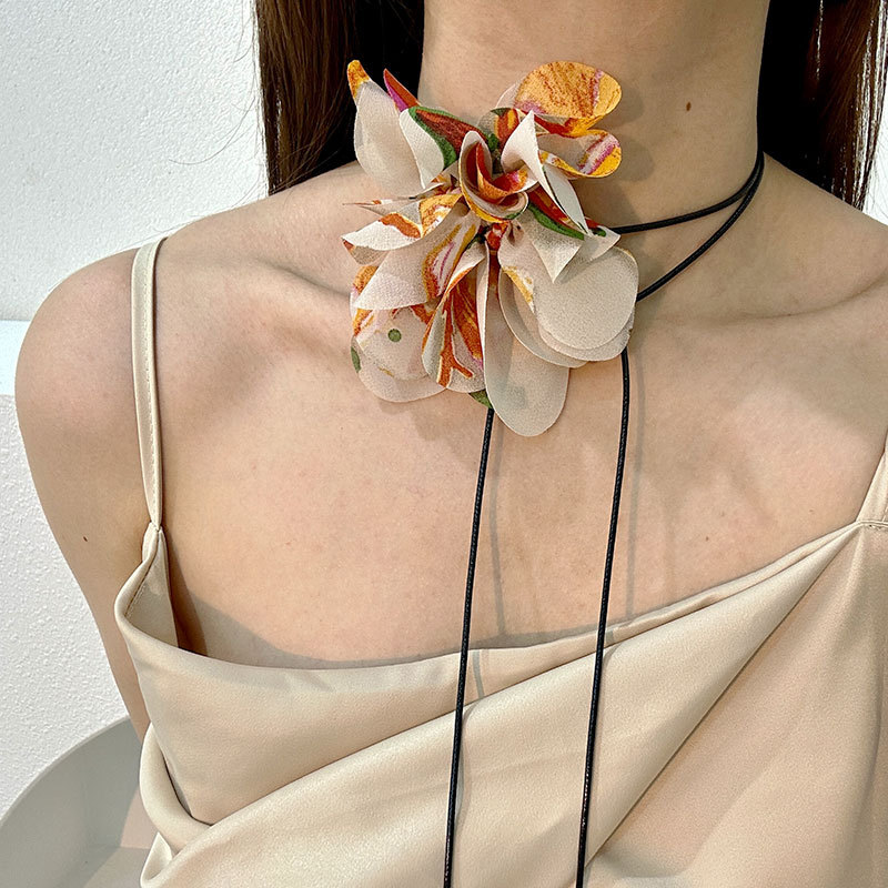 Elegant Flower Cloth Handmade Women's Necklace display picture 3