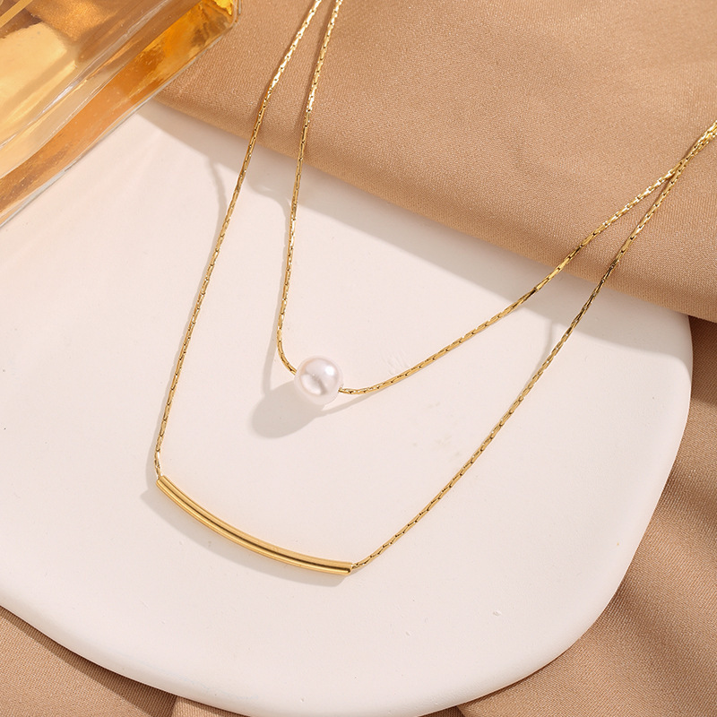 Colar em camadas minimalista com correntes delicadas_voghion.com