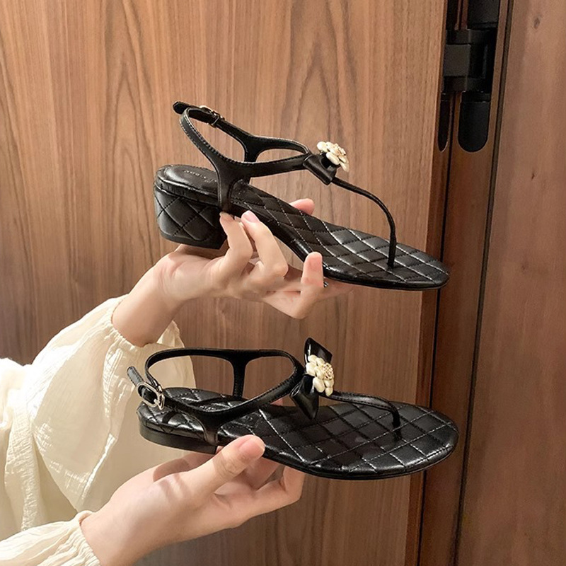 El mismo estilo de Su Yinyin Moonlight Wonderland ~ Pequeña fragancia flor de diamantes de imitación con chanclas chanclas planas sandalias femeninas