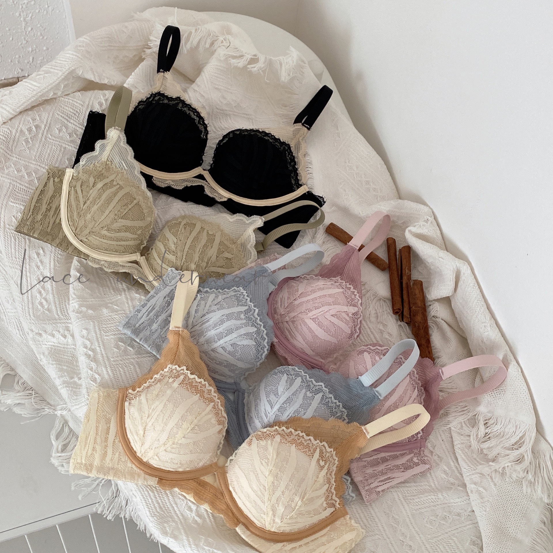 Original Small Cup Showcase Larger Gathered Bra for Women, Side Fat Reduction, Shaping, Anti-Sag, Flat Chest Special Use, No Underwire Brassiere