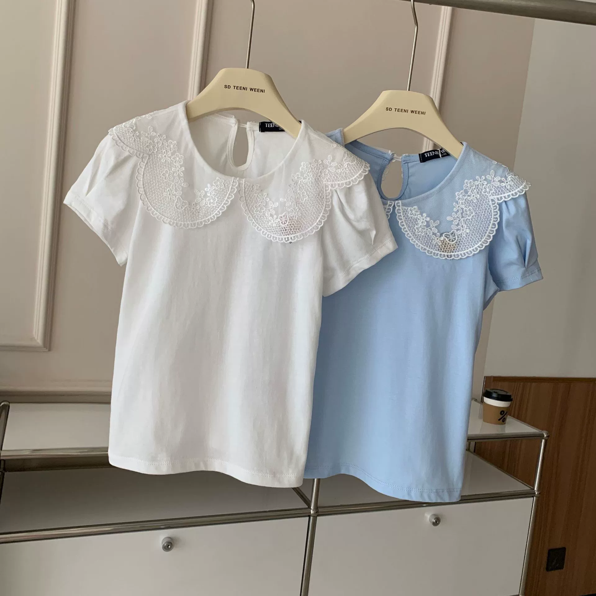 TW Медвежонок Детская одежда Девочки Летний сладкий короткий рукав Т-shirt с лепестковым воротником TKRA236453I