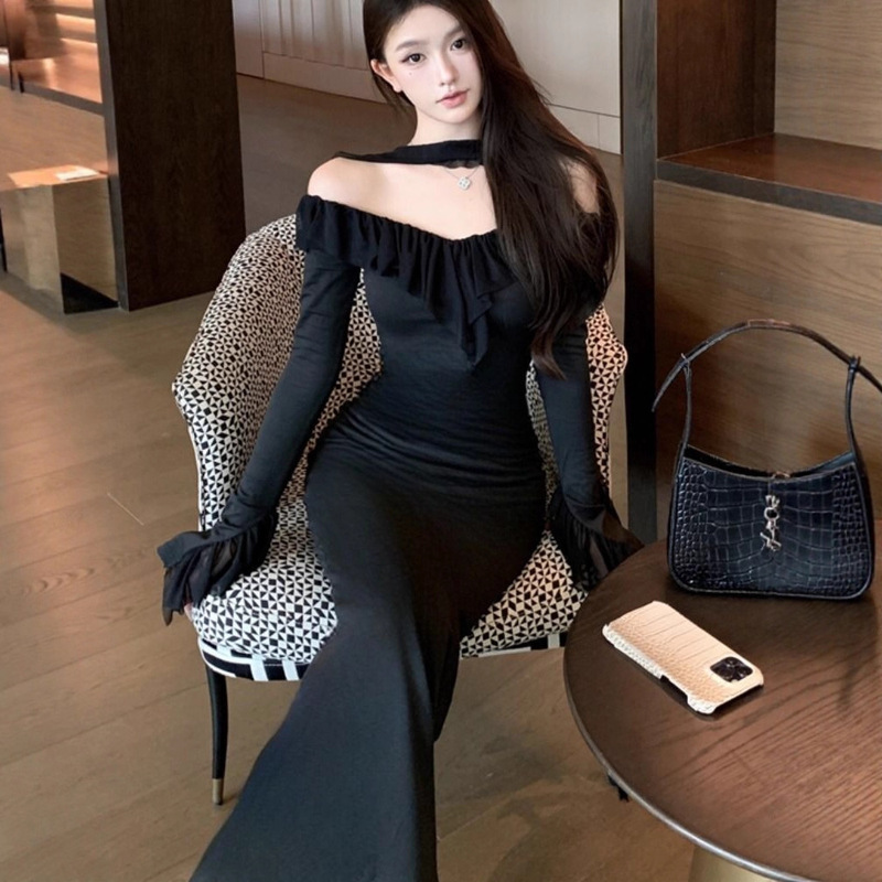 Early Autumn Women's Clothing, Cool and Royal Sister Style, Slim Fit and Hip-Hugging, Black Long-Sleeved One-Shoulder Dress with a High-End Feel