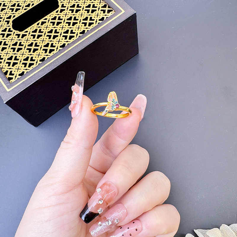 Vietnam Shajinshan Wild Tea Butterfly Collar Moda femenina Advanced Sense Ventana vacía Esmalte Butterfly Juego exquisito de tres piezas con accesorios