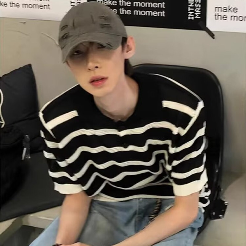 Black and White Stripesd Cut Out Knitted Short-Sleeved Polo Shirt for Men in Summer American Style Contrasting Color Design Handsome Lapel T-Shirt